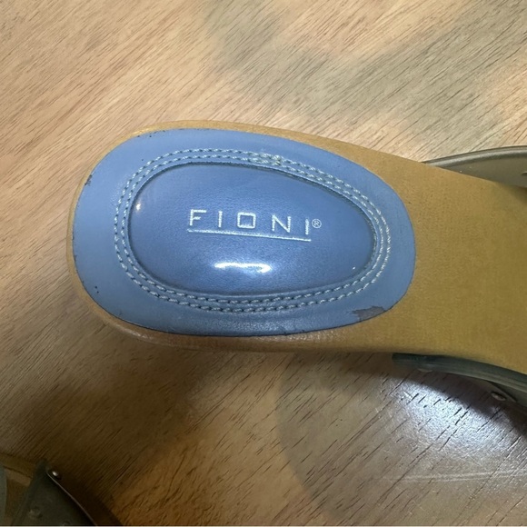 Fioni Y2K Jelly Kitten Heels. Tan and Light Blue. Size: 5. - Picture 4 of 9